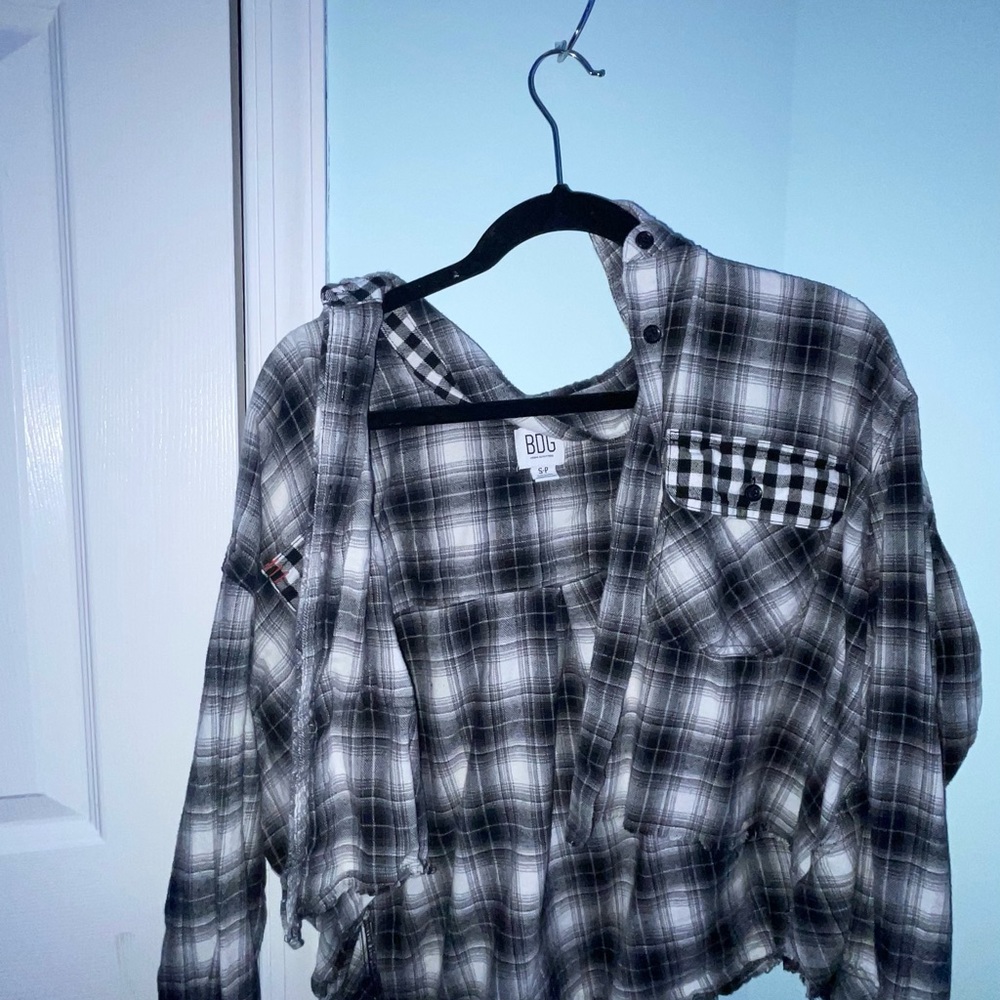B&W CROPPED FLANNEL